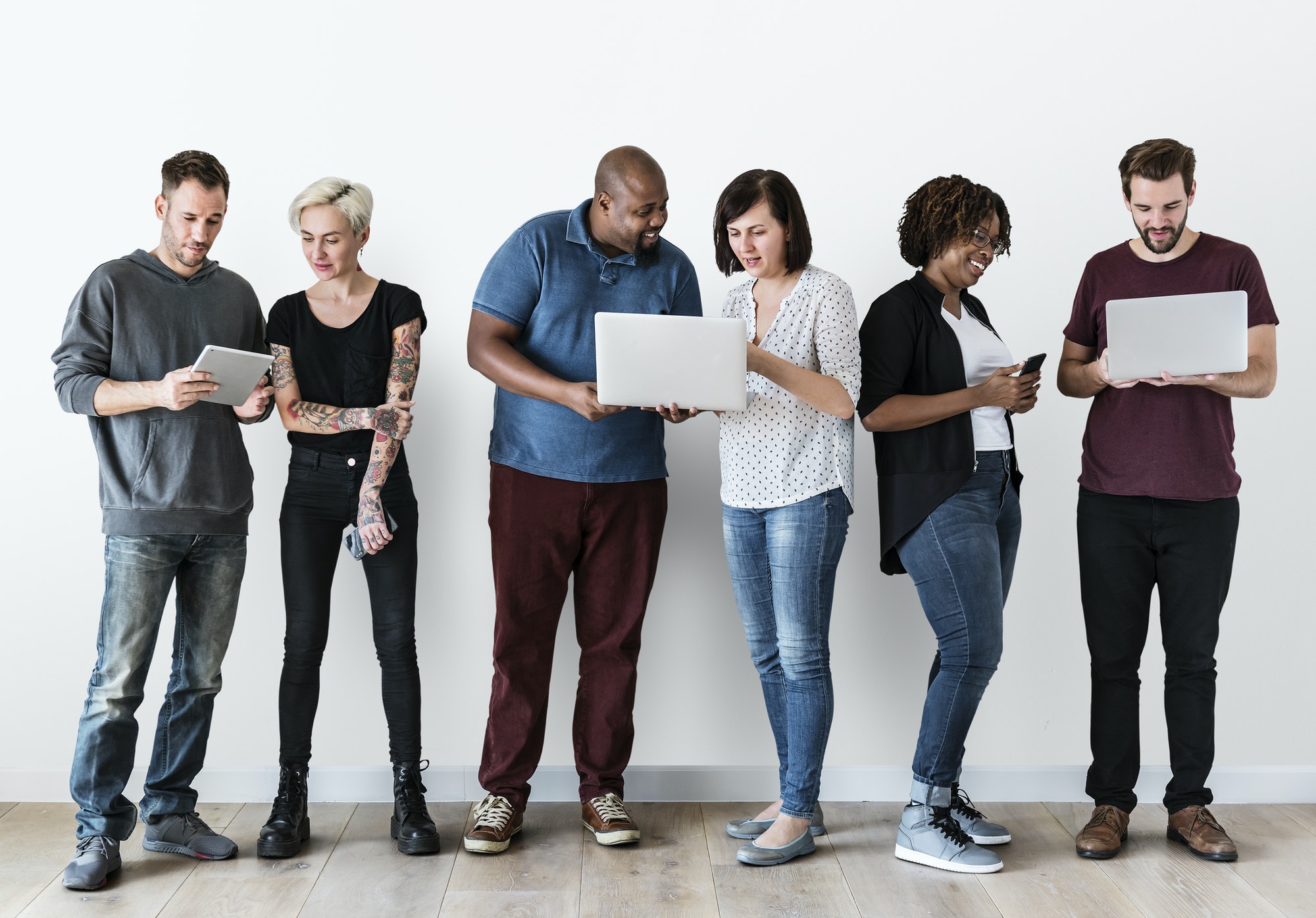 Peopl using digital device